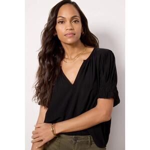 Evereve Black Flutter Sleeve Silky Calissa Blouse - Size - XS